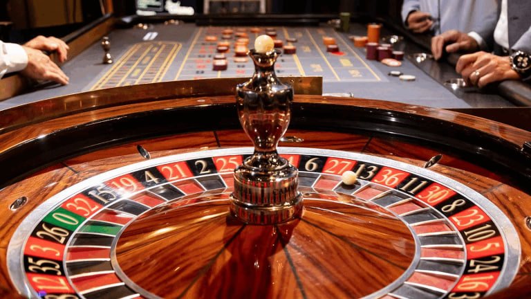 Dashboard aplikasi mobile pagoda win dengan meja live dealer dan pasar sepak bola